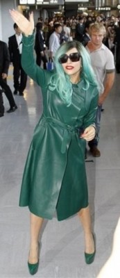 lady-gaga-and-valentino-fall-2011-leather-coat-gallery