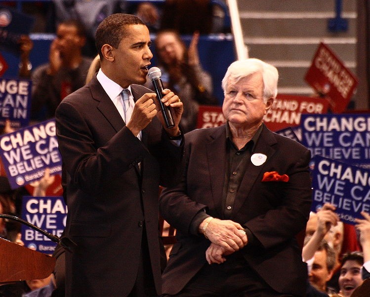 749px-Barack_Obama_and_Ted_Kennedy_in_Hartford,_February_4,_2008