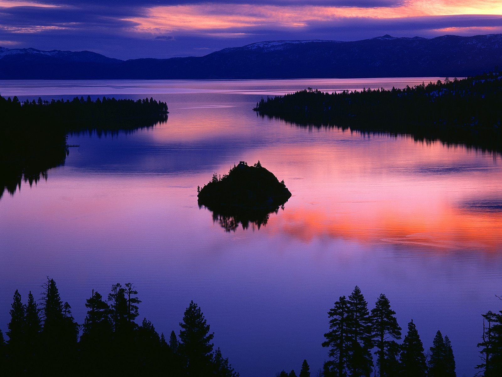 Twilight_Color_at_Emerald_Bay_Lake_Tahoe_California