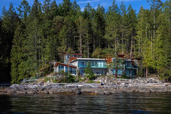 Futuristic-residence-Rocky-ground-Cool-river-Fresh-greenery