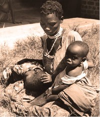 Mother and children suffer hunger and thirst