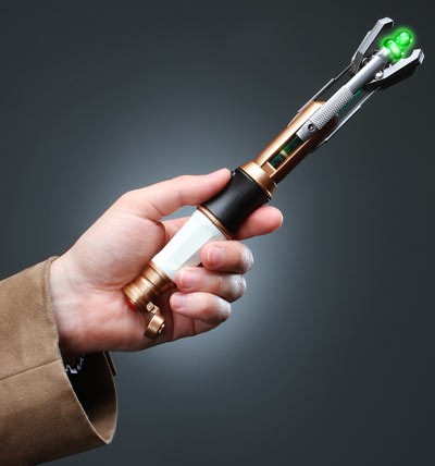 d7d8_doctor_who_new_sonic_screwdriver_inhand