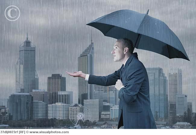 businessman_with_umbrella_in_the_rain_27dlj0023rf